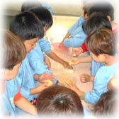 子ども達の顔は真剣そのもの